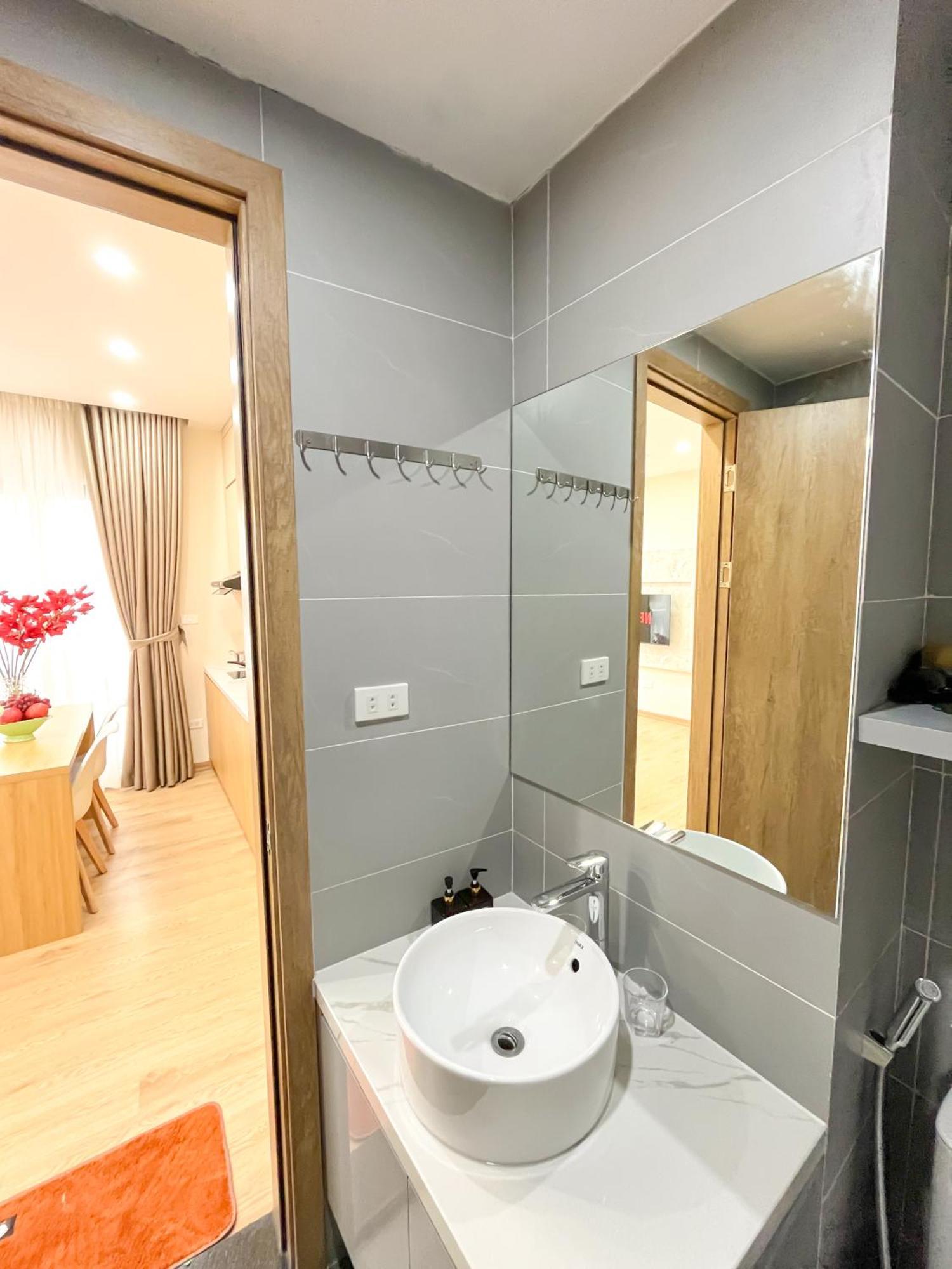 Amazing Housing Lac Long Quan Ханой Екстериор снимка