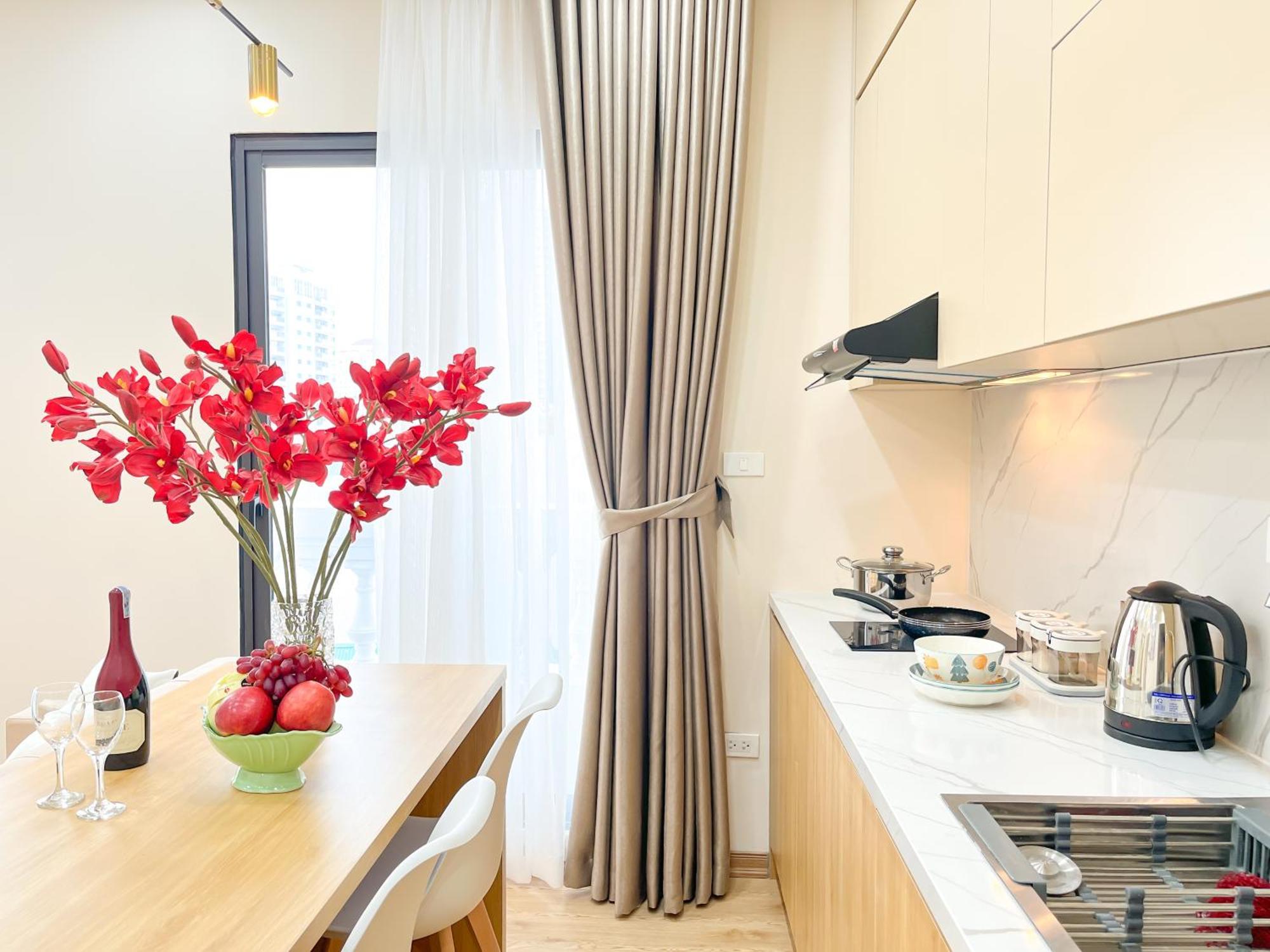Amazing Housing Lac Long Quan Ханой Екстериор снимка