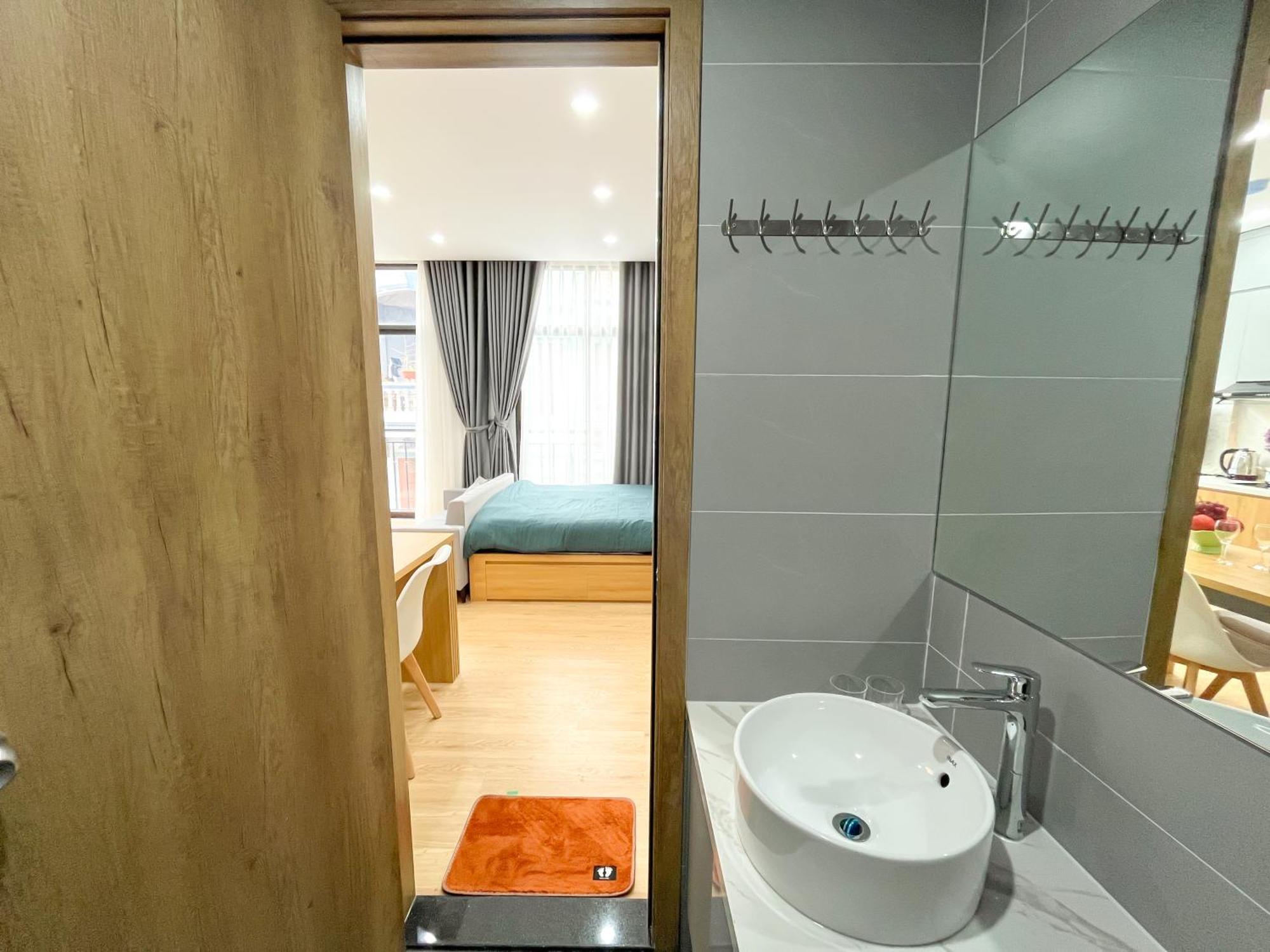 Amazing Housing Lac Long Quan Ханой Екстериор снимка